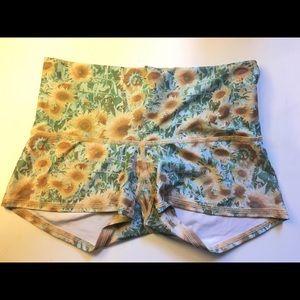 Teeki yoga sun shorts - sunflower